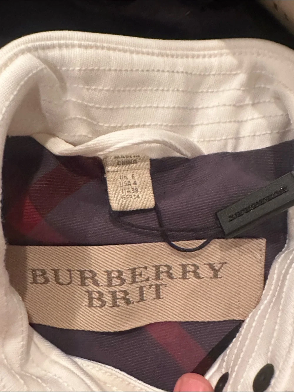 Burberry White Double-Breasted Trench Coat with Black Buttons - Picture 4 of 11